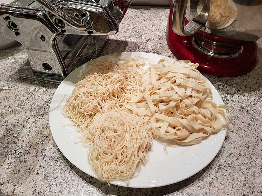 https://lowcarb-glutenfrei.com/anleitung-low-carb-pasta-selbermachen-per-hand-ohne-maschine-glutenfrei-rezept/