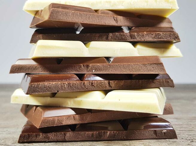 CHOKETO Low Carb & Keto Schokolade BUNTES MIX-Paket PUR - VOLLMILCH + ZARTBITTER + WEISSE JOGHURT-QUARK– 3 Tafeln – handgemacht