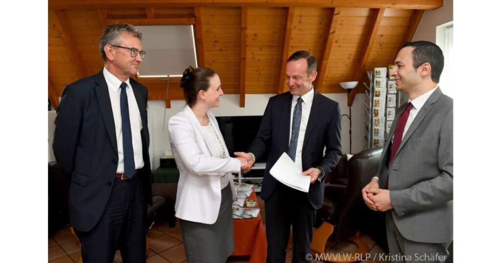 Dr. Almond Förderung Wissing Sommerreise Start Up Neubau