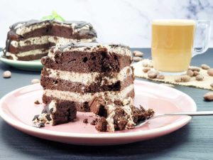 Low-Carb-Cookies-and-Cream-Torte-Browniezauber-Schokoladenkuchen