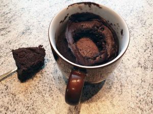 Rezept Tassenkuchen-low-carb-glutenfrei-Brownie-Mug-Cake-zuckerfrei-Schokokuchen