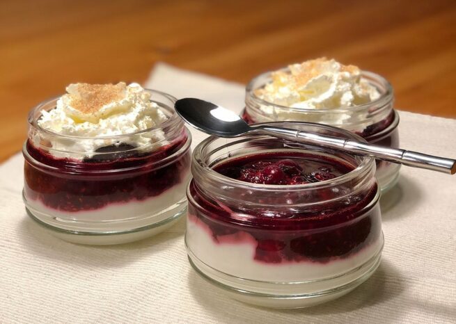 Rezept Joghurt Beeren Dessert kalorienarm lowcarb - Dr. Almond Lowcarb ...