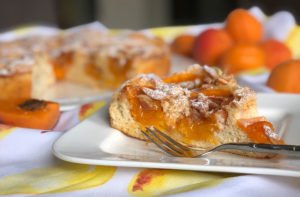 Rezept Aprikosen-Eierlikörkuchen mit Mandel-Karamell-Kruste lowcarb kalorienarm