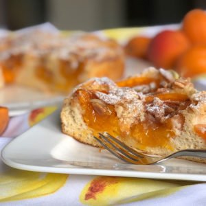 Rezept Aprikosen-Eierlikörkuchen mit Mandel-Karamell-Kruste lowcarb kalorienarm