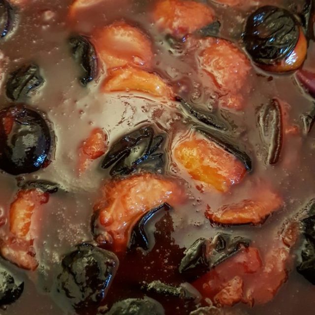 Rezept Rahm Mohn Zwetschgen-Pflaumen Gugelhupf lowcarb glutenfrei ...