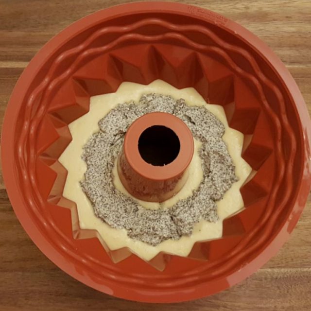 Rezept Rahm Mohn Zwetschgen-Pflaumen Gugelhupf lowcarb glutenfrei ...