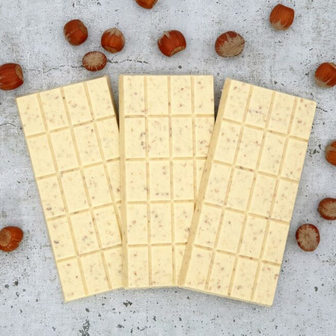 CHOKETO Low Carb & Keto Schokolade WEISSE SAHNE & HASELNUSS – 3 Tafeln – handgemacht – ohne Zuckerzusatz