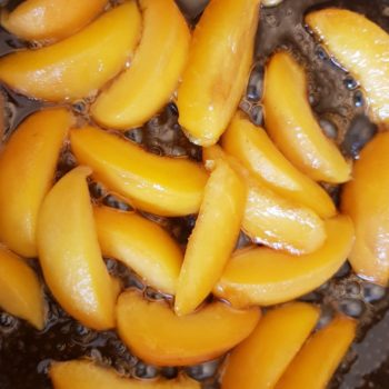 Rezept Mohn Quark Spätzle mit karamellisierten Aprikosen-Marillen lowcarb glutenfrei