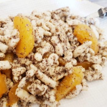 Rezept Mohn Quark Spätzle mit karamellisierten Aprikosen-Marillen lowcarb glutenfrei