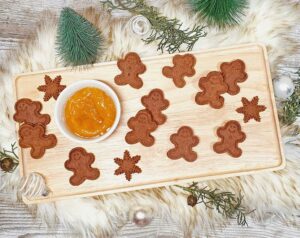 Weihnachtliche Lebkuchenplätzchen mit Orangencreme gefüllt. Pro Stück nur 1g Kohlenhydrate.