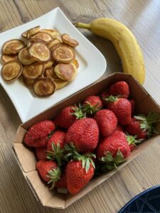 Rezept Mini-Pancake-Spieße mit Erdbeeren und Bananen lowcarb glutenfrei