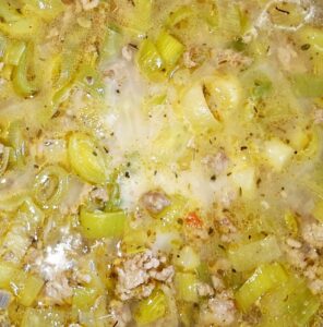 Rezept Hackfleisch Käse Lauch Suppe low carb keto glutenfrei