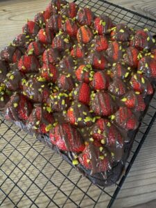 Rezept Brownies mit Erdbeeren und Schokolade low-carb keto glutenfrei