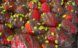 Rezept Brownies mit Erdbeeren und Schokolade low-carb keto glutenfrei