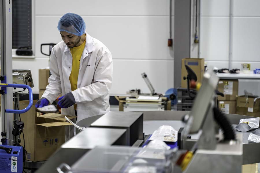 Dr. Almond Produktion