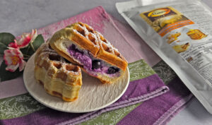 Blueberry-Cheesecake Stuffles