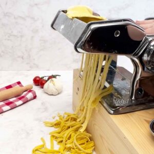 Zubereitung-Pastazauber-mit-Walzenmaschine-low-carb-keto-Pastamehl-glutenfrei