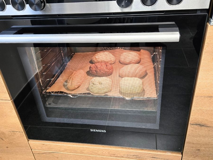 Brote im Ofen